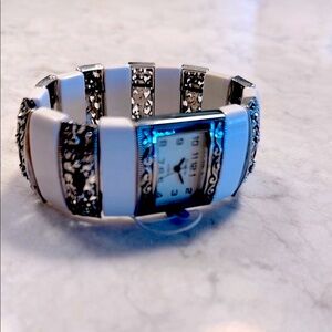 Elegant White and Silver Women's Watch